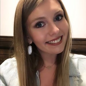 Meet your Posher, Caitlin